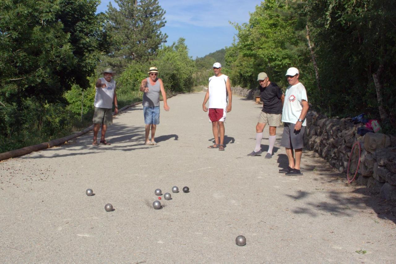 Camping Les Princes D'Orange Hotel Orpierre Exterior foto